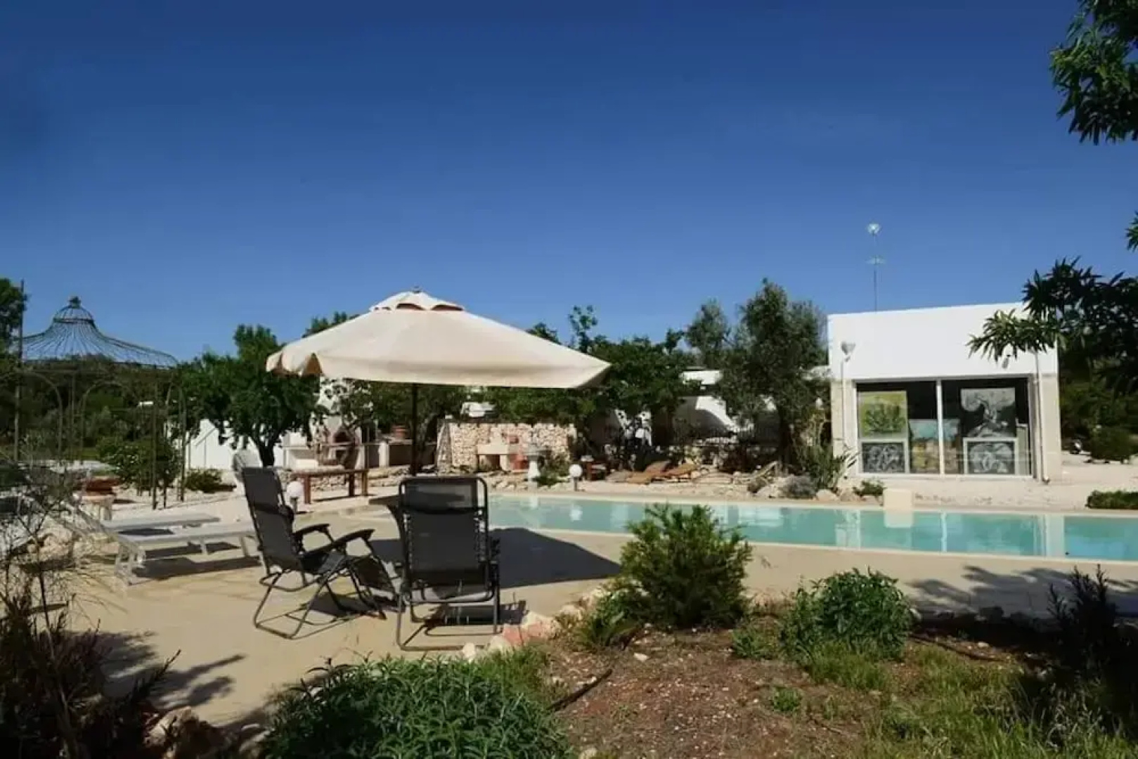 Lamia Tipica con Piscina