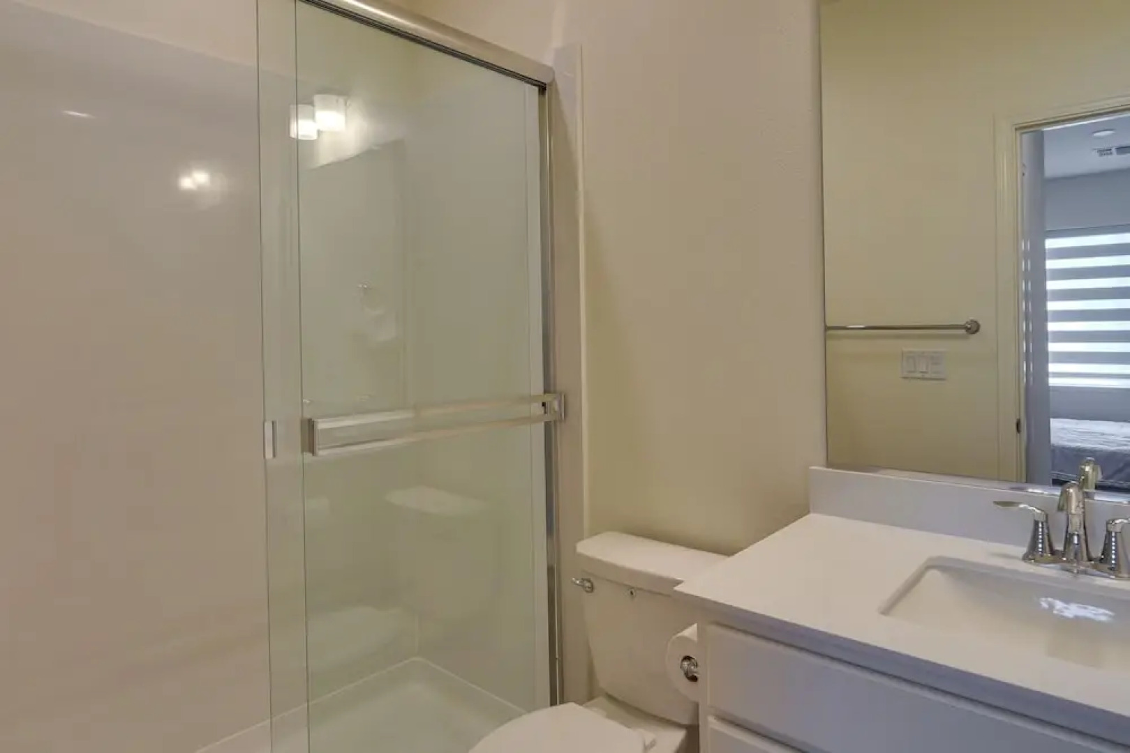 California Midterm Rental With Fenced Yard!