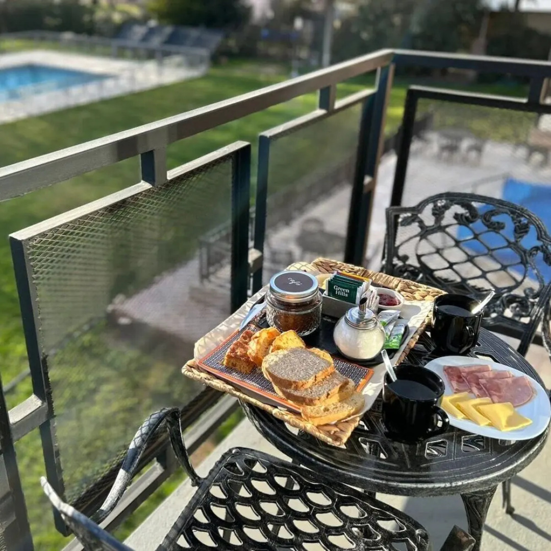 Los Robles Apart Hotel