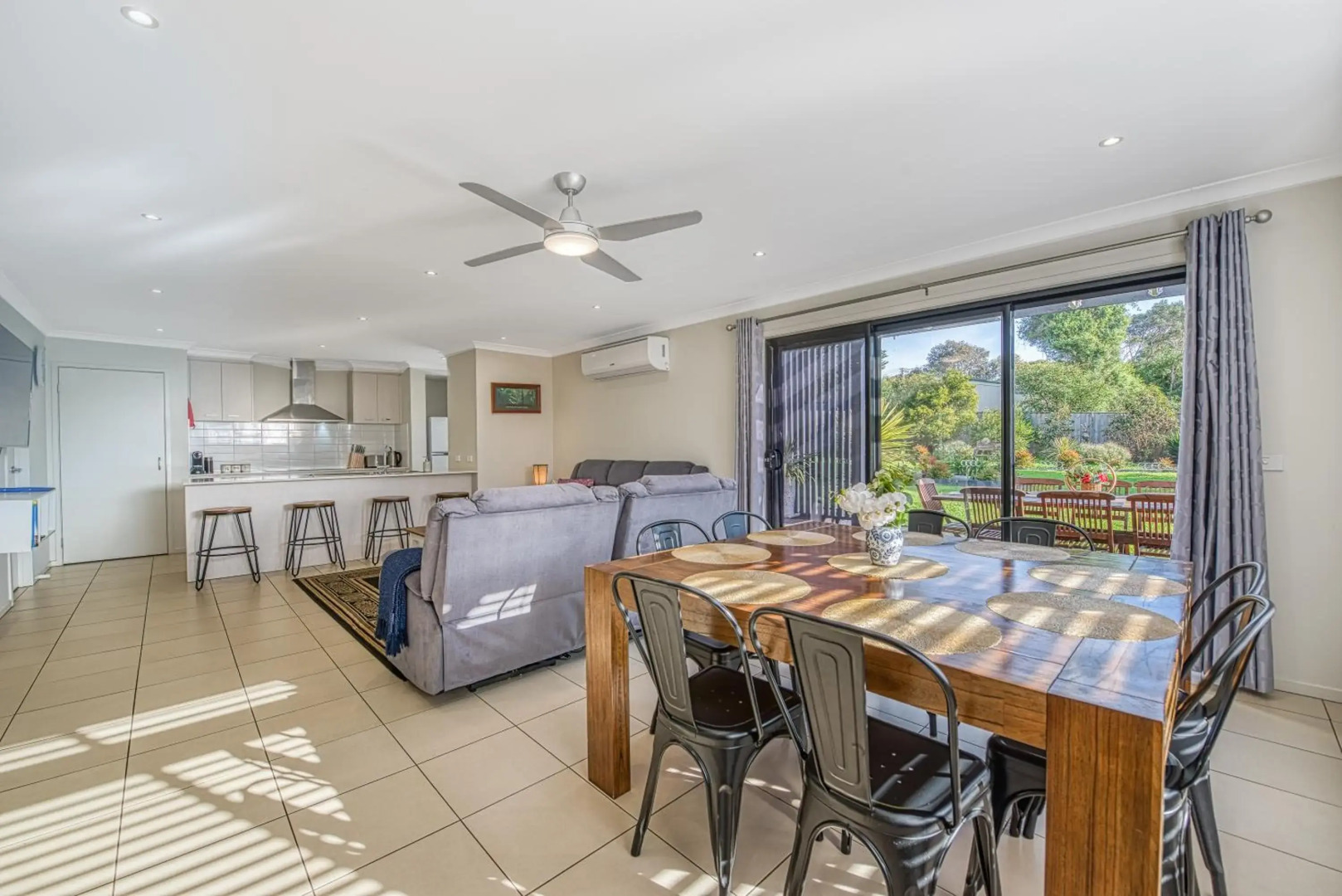 Seabreeze Haven -Wifi, Netflix, pet friendly beach house