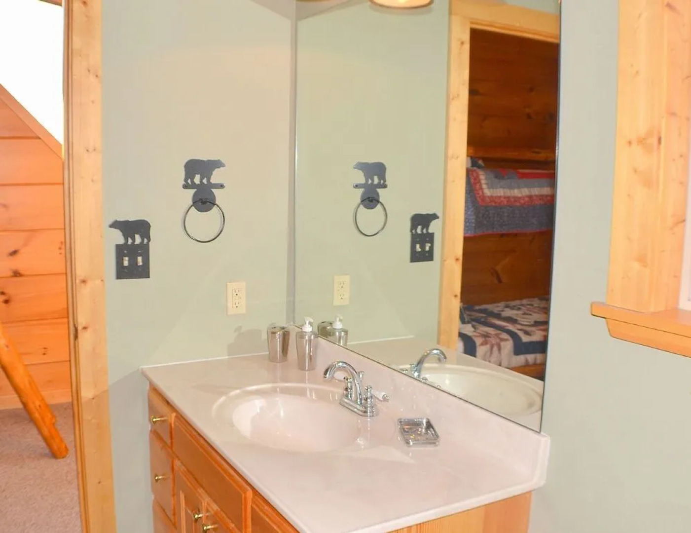 Autumn Mist - 3 Br cabin by RedAwning