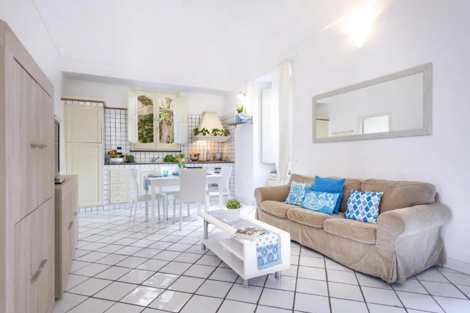 Paper Apartment with Pool