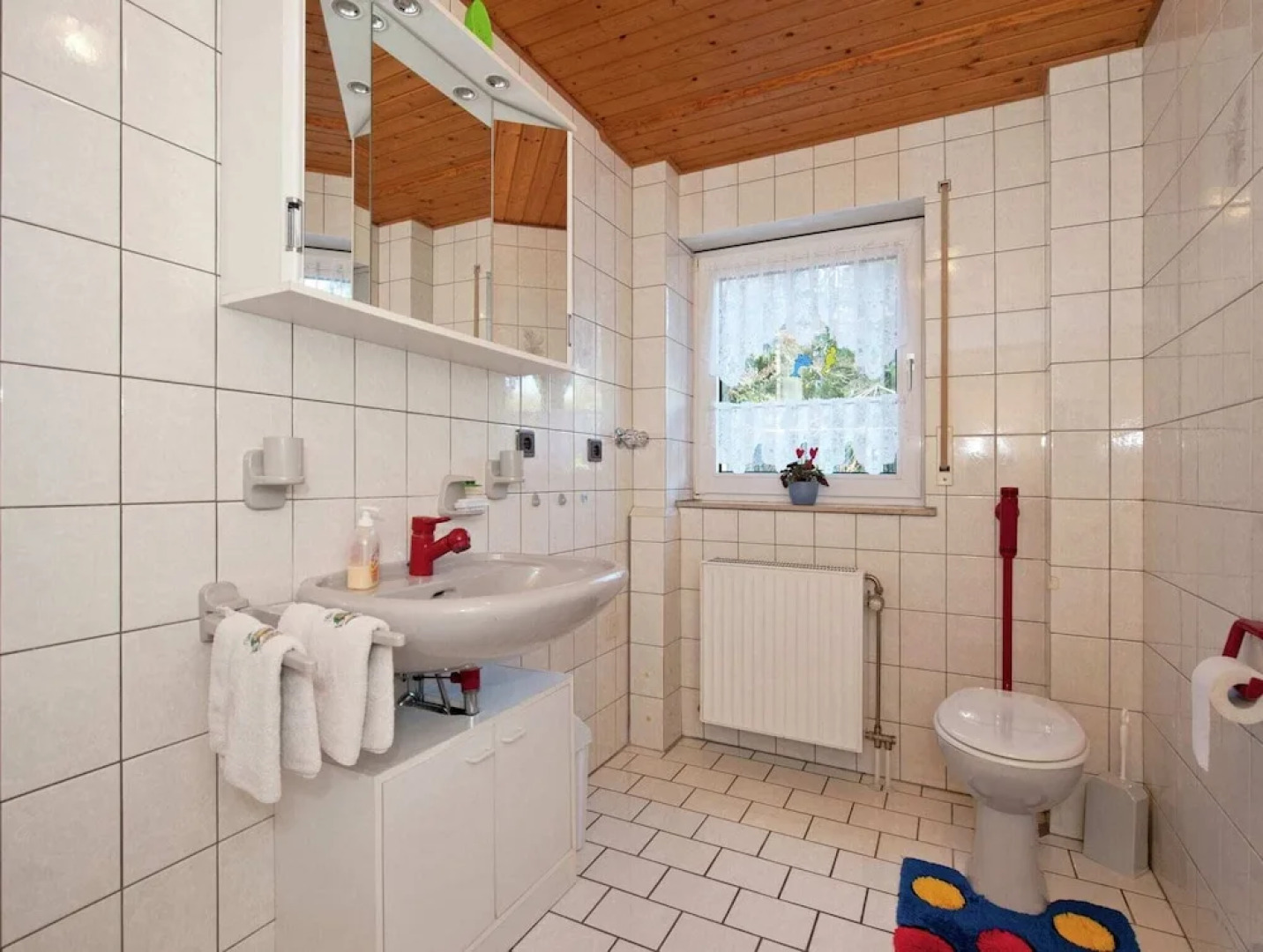 A Holiday Home for 2-4 People Near the Edge of a Wood