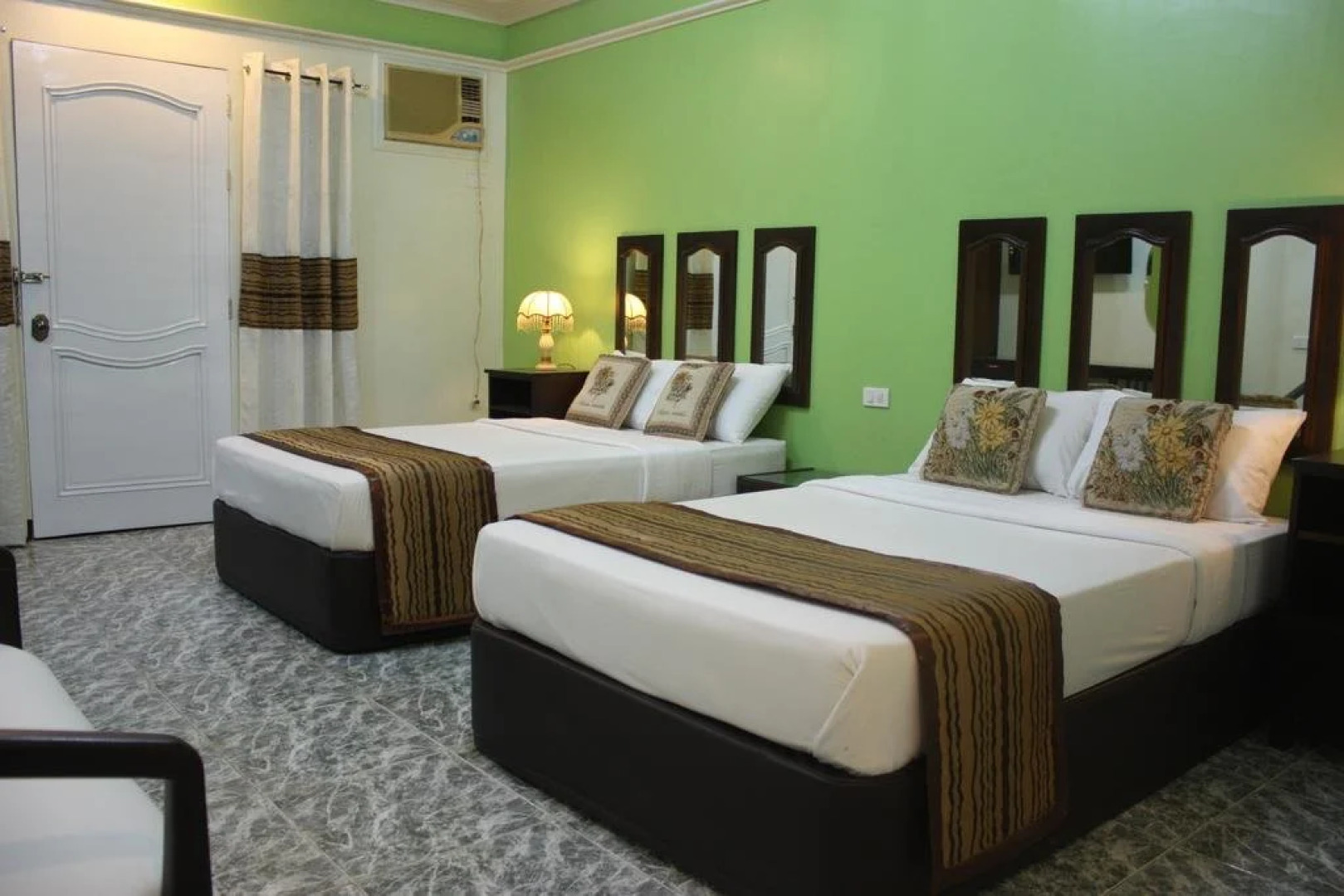 La Piscine Bed And Breakfast