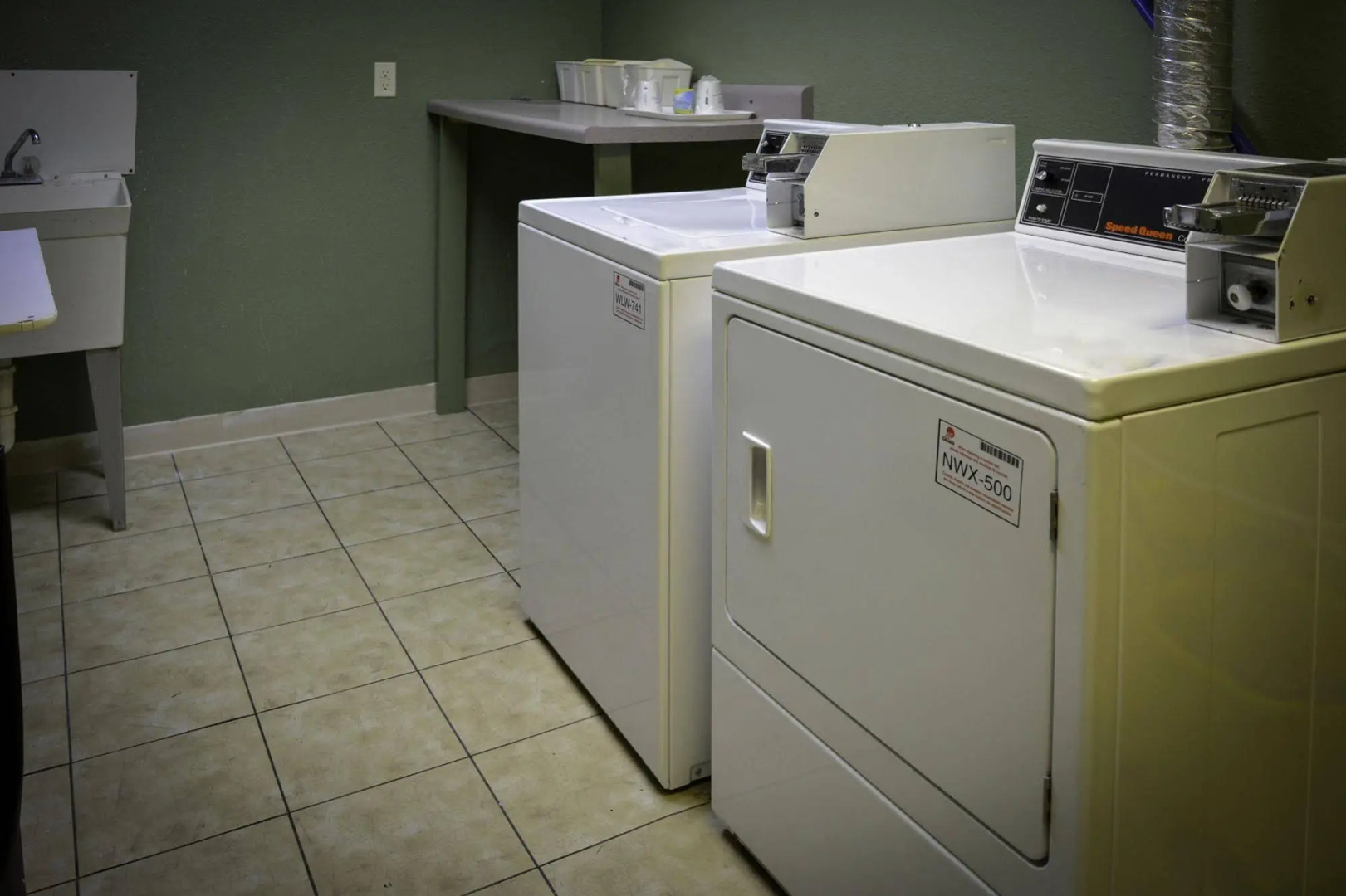 Americas Best Value Inn & Suites