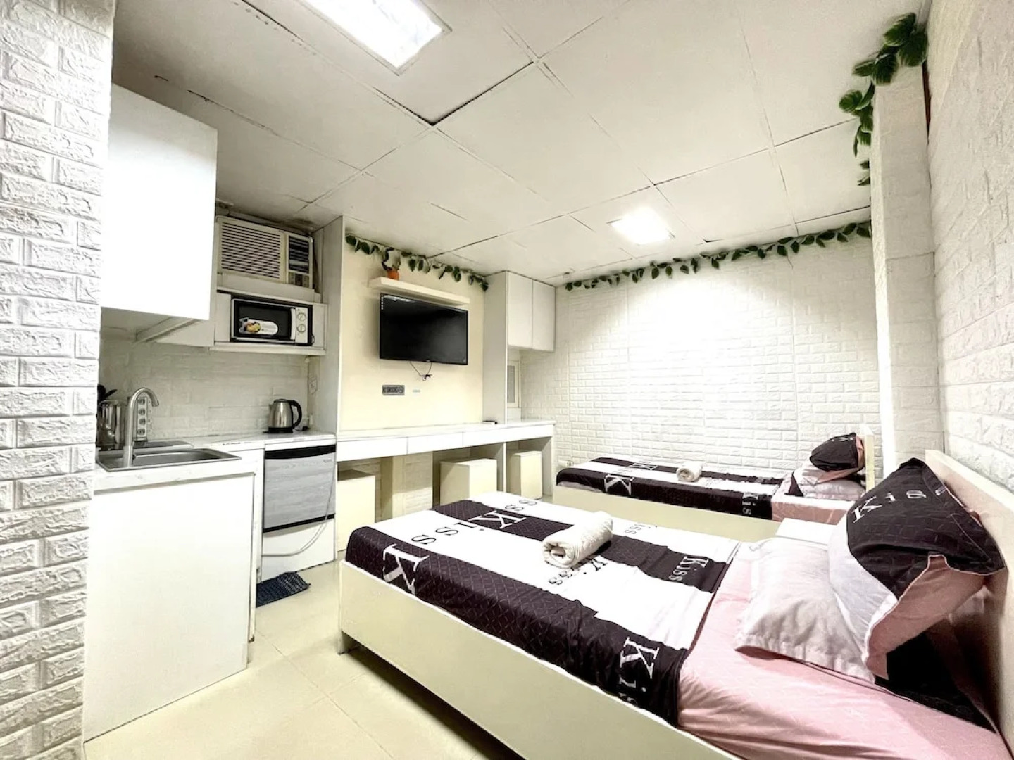 Super OYO 910 Sabaidee Suites