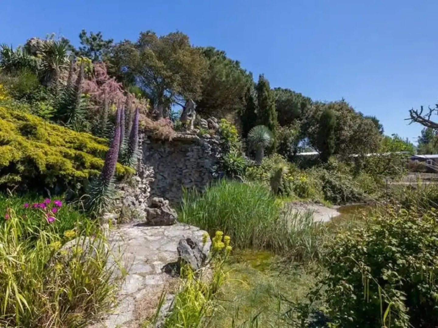 Cozy Chalet in Vrouwenpolder With Garden