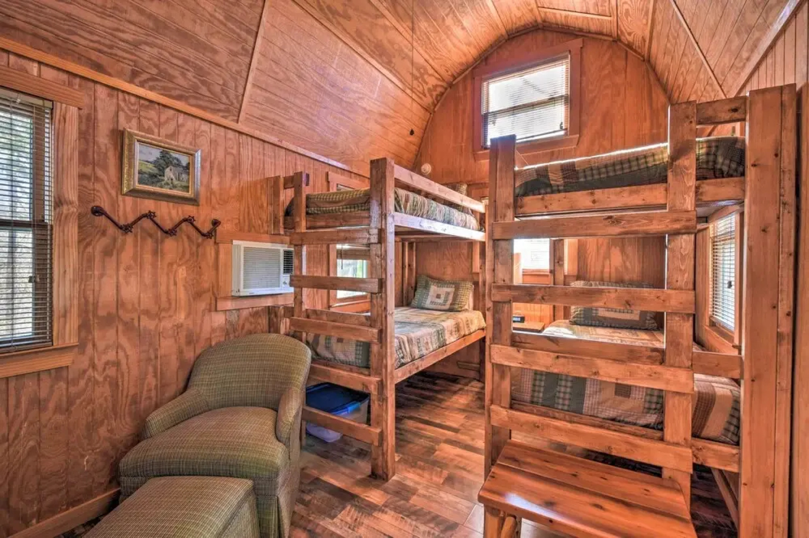 Rustic Cabin w/ Hot Tub: 2 Mi to Unicoi State Park