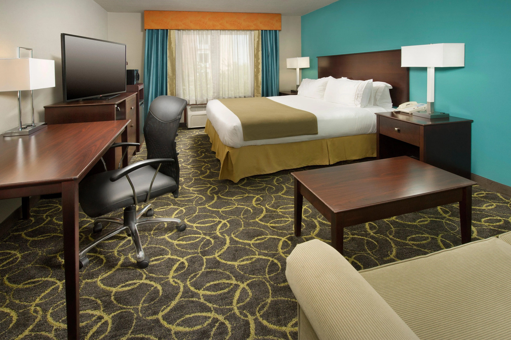 Holiday Inn Express & Suites DFW - Grapevine by IHG