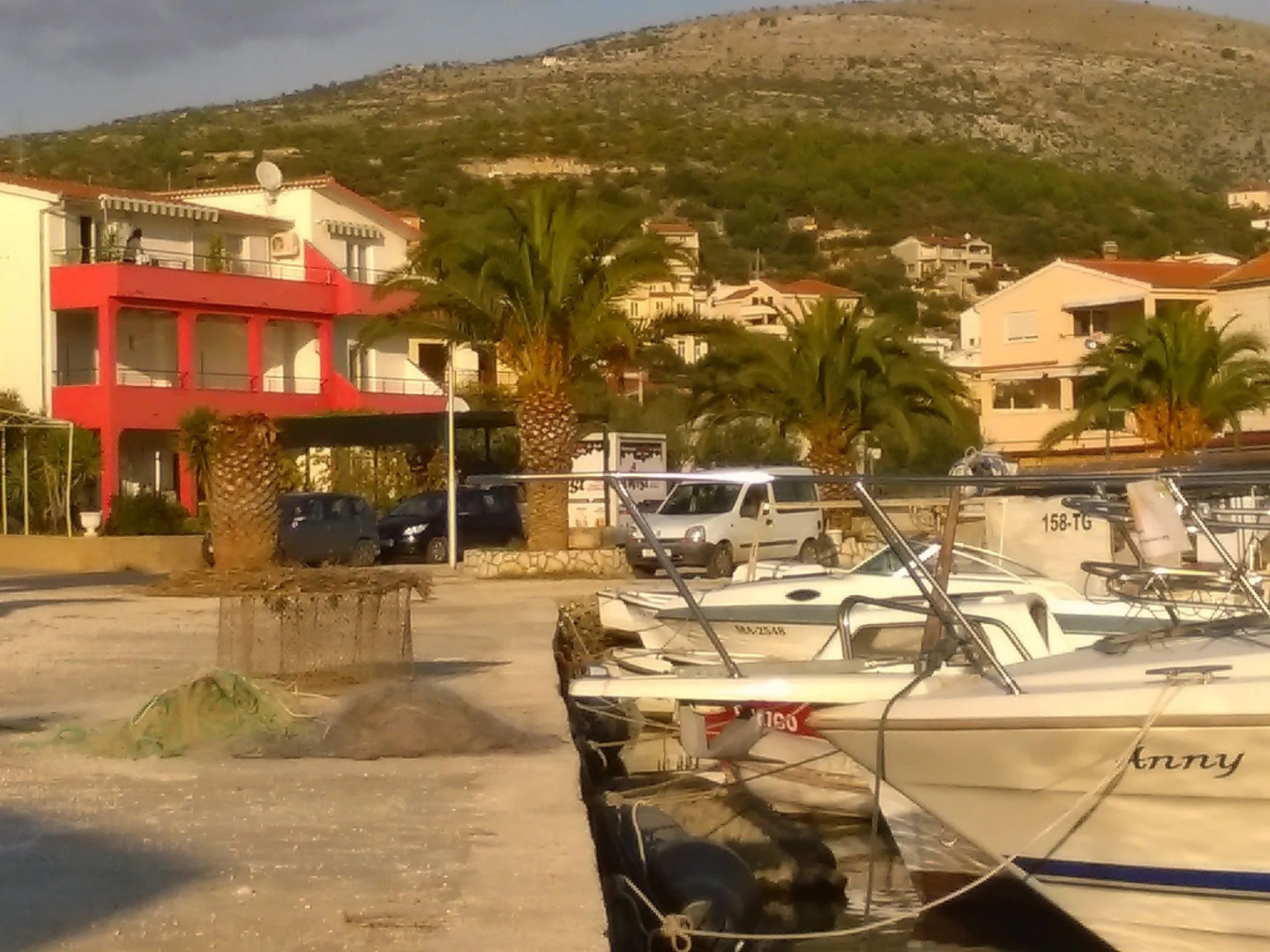 Apartment Mare - 30 m from pebble beach: A3 Seget Vranjica, Riviera Trogir