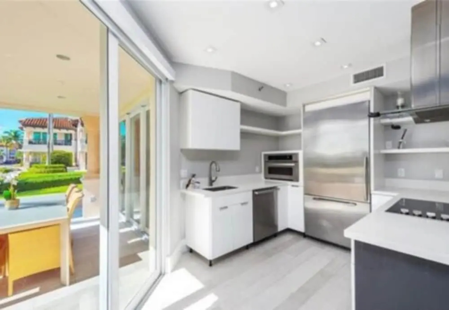 Beautiful Exclusive Fisher Island 3 En-suite Bedroom Apartment With Ocean and Pool Views 6 Guests