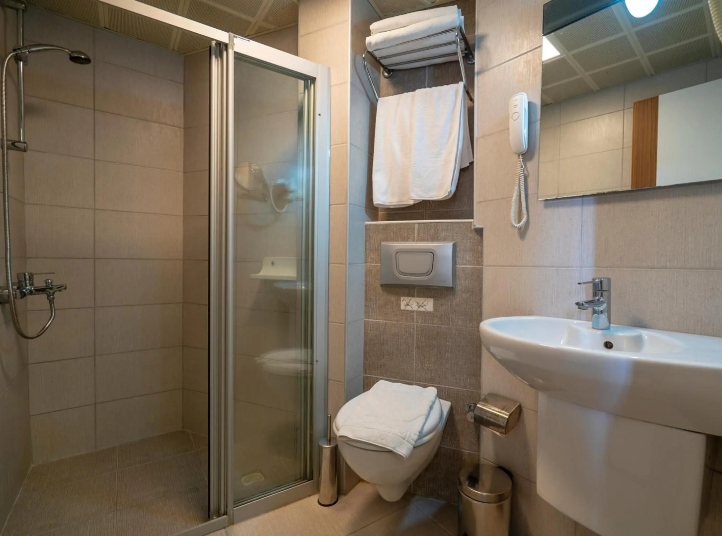 Kleopatra Celine Hotel