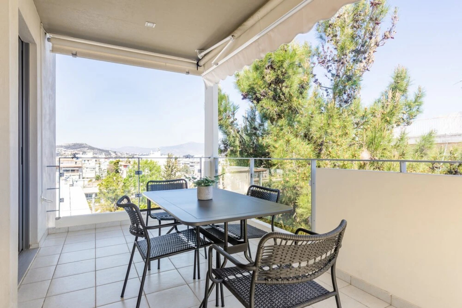 Majestic 3BR Apartment in Chalandri