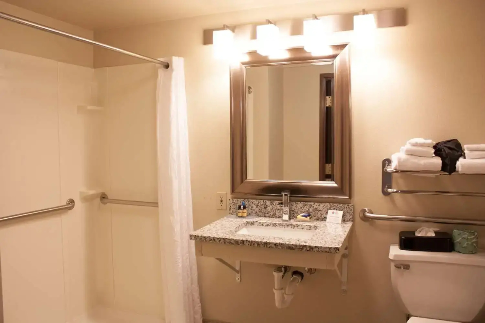 Comfort Inn & Suites Copley Akron
