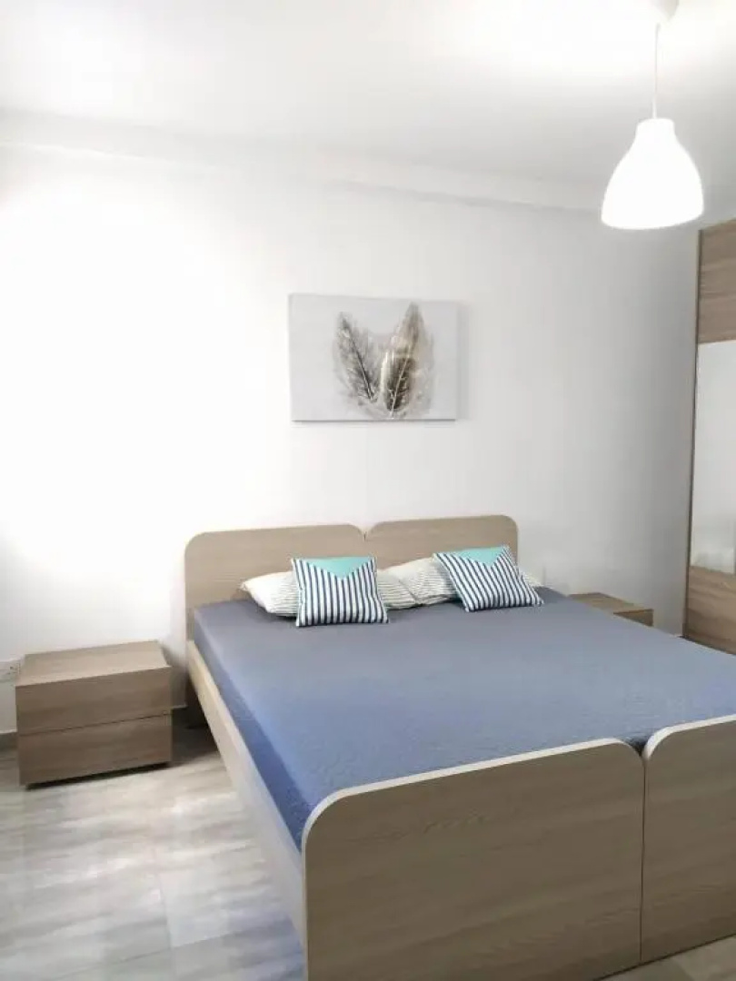 F9-1 Double room with private bathroom in shared Flat