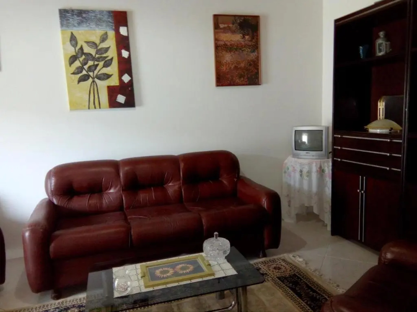 La piazza piccola alle spalle Del castello