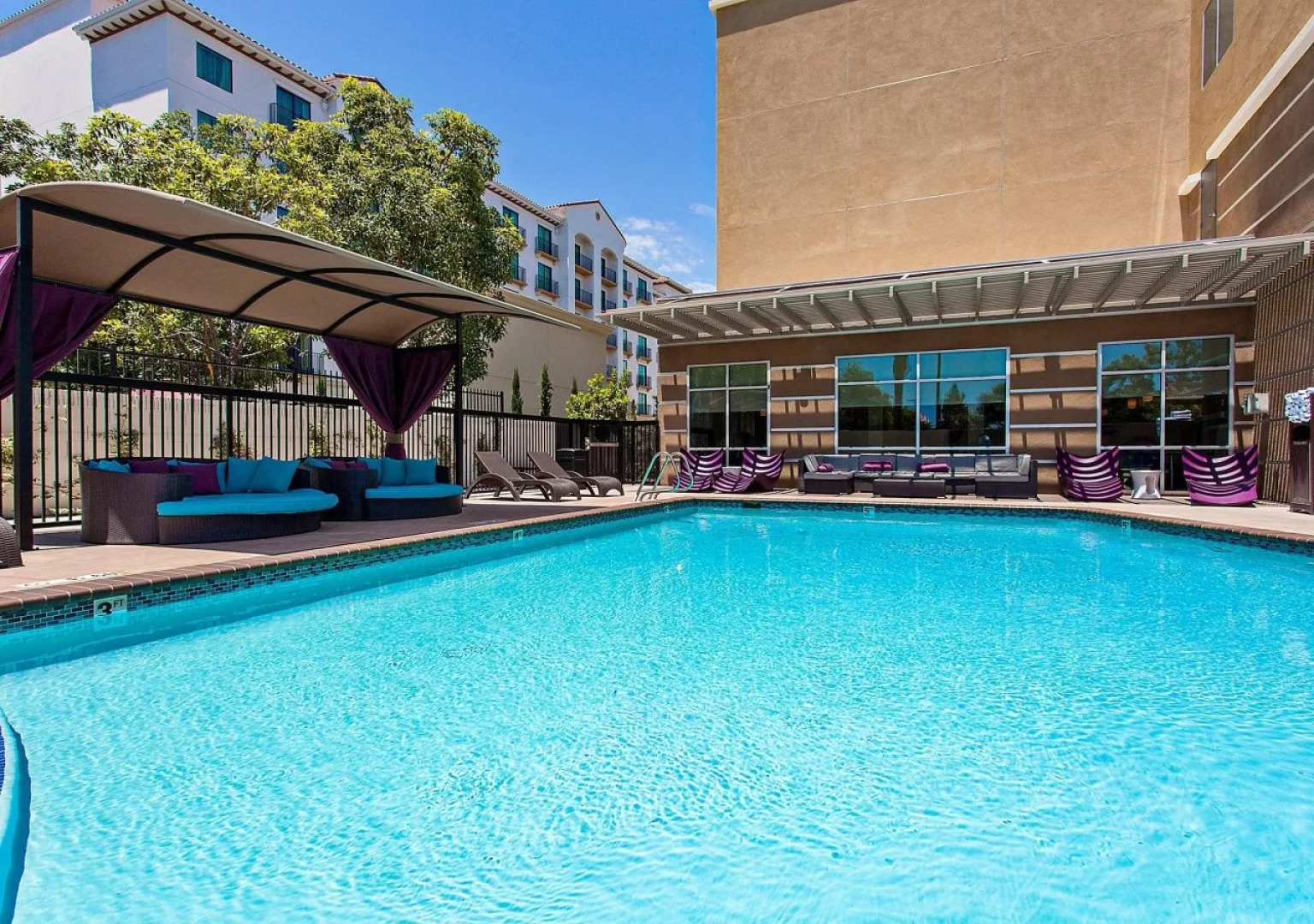 Holiday Inn Express & Suites Anaheim Resort Area by IHG