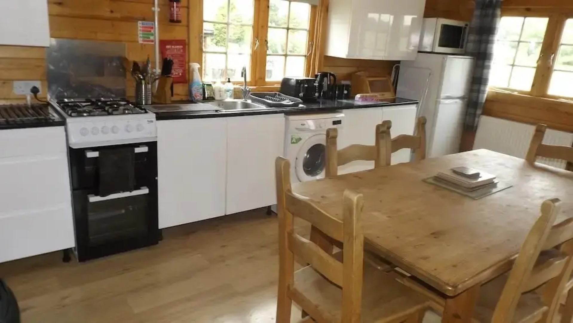 Spacious 3 Bedroom Cabin at Avonvale Holiday Lodge