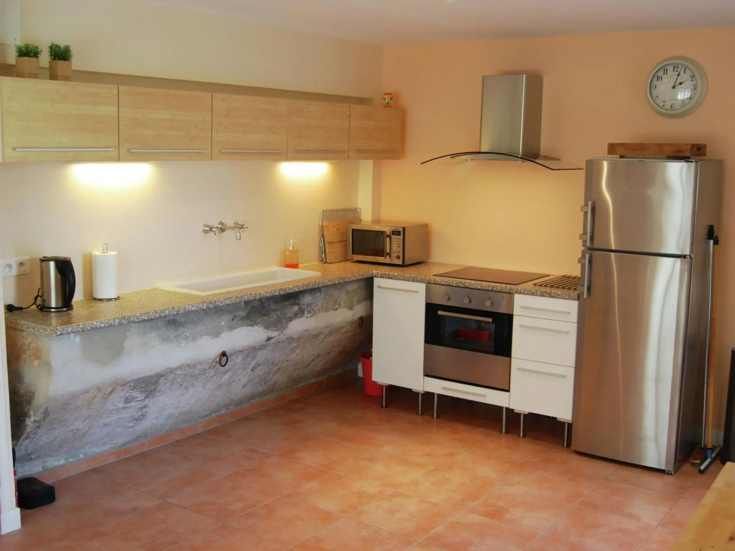 Lovely Country Cottage in Valreas with Swimming Pool