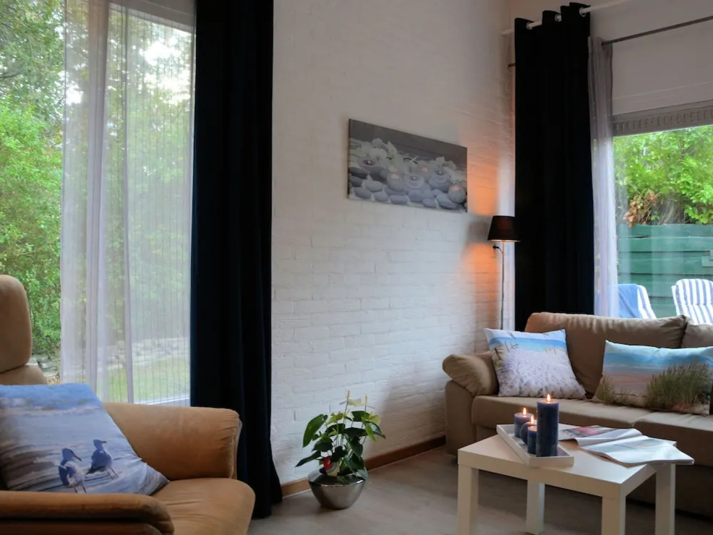 Simple and Laid-back Bungalow on the Edge of Cozy and Child-friendly Park