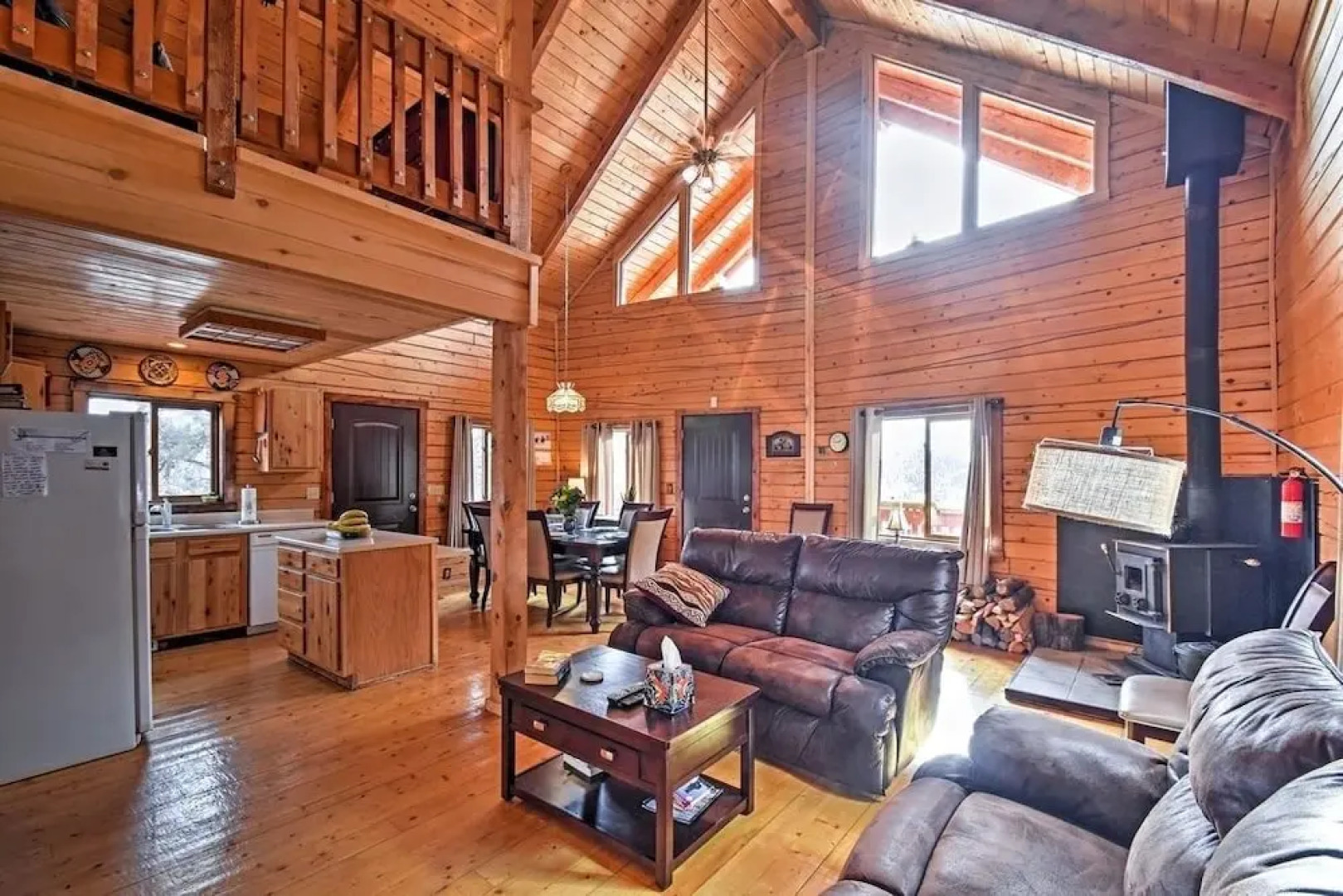 Secluded W/ Game Room & Huge Wraparound Deck 3 Bedroom Cabin