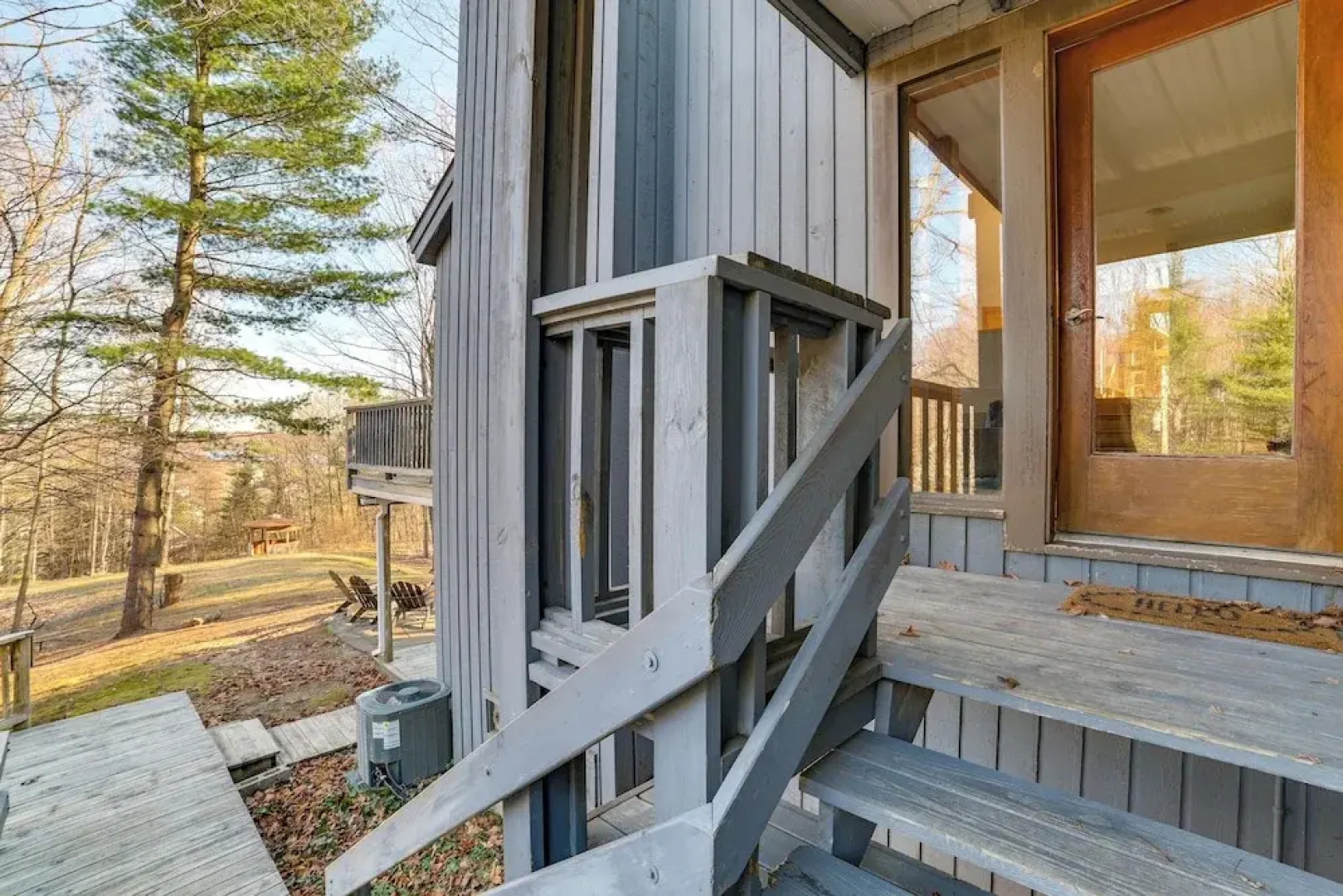 Soaking Tub & Fire Pit! Home Near Dtwn Suttons Bay