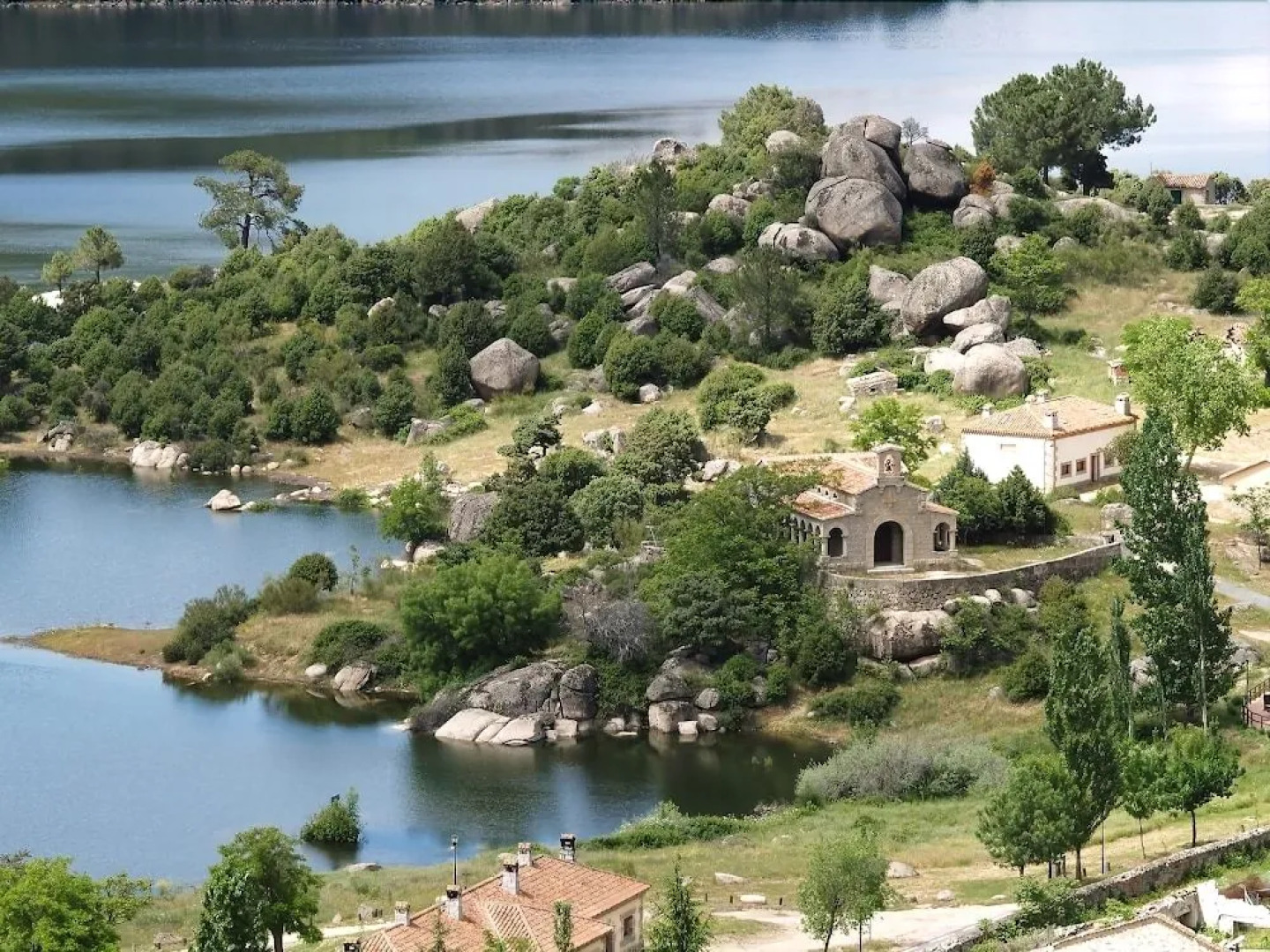 Núcleo de Turismo Rural Valle de Iruelas