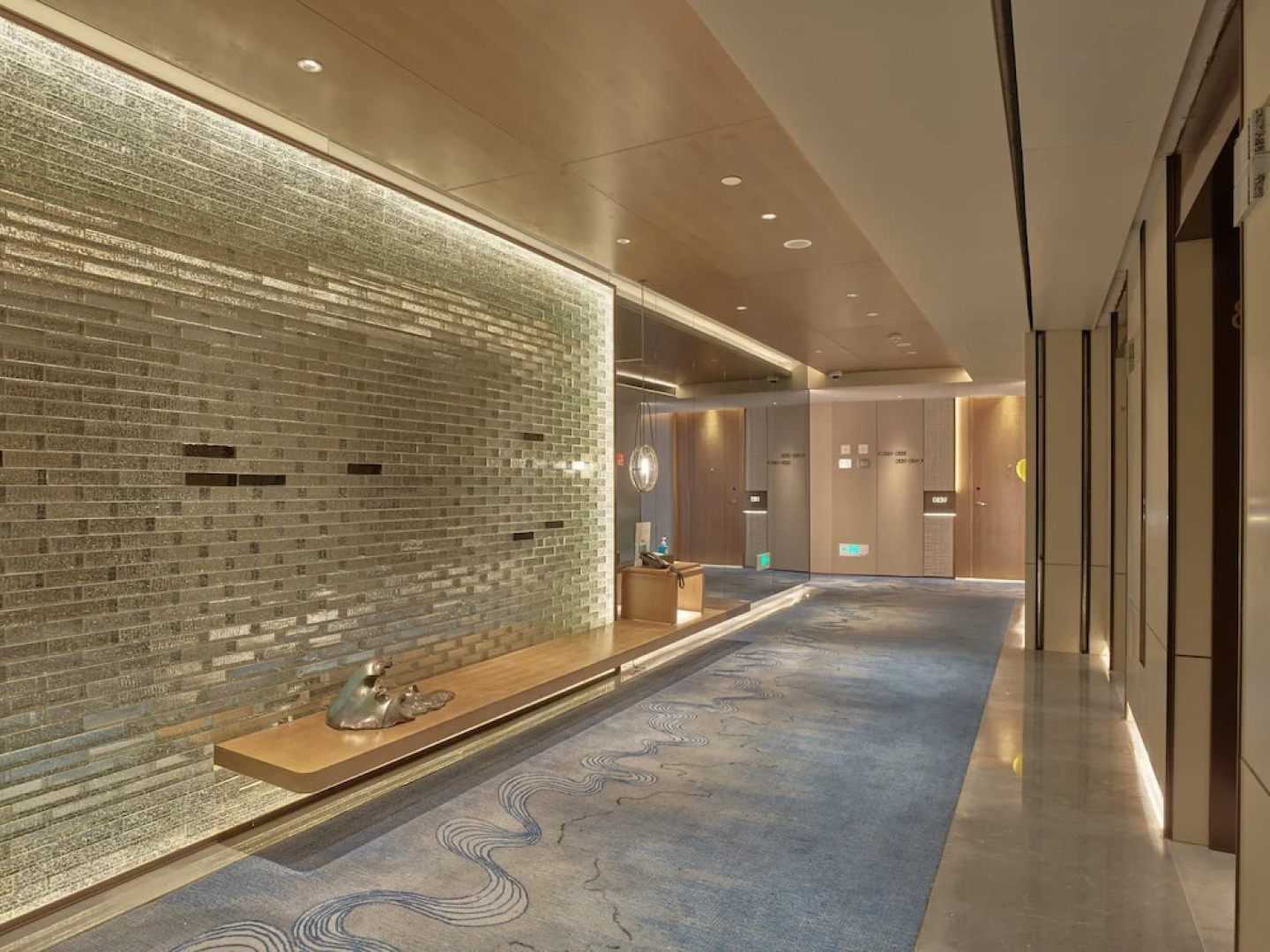 HUALUXE Nanjing Yangtze River by IHG