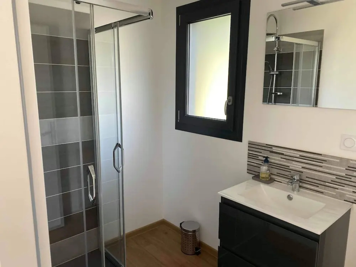 Les Troglodytes du Ventoux