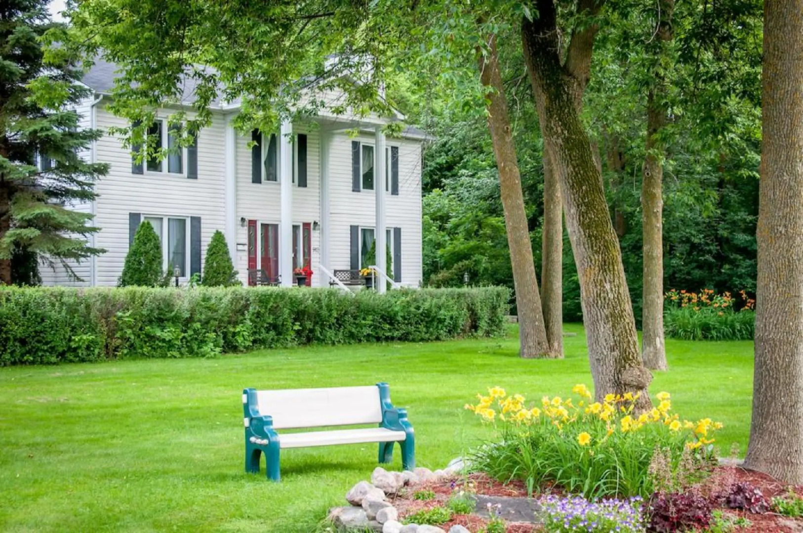 A La Villa Rivermead