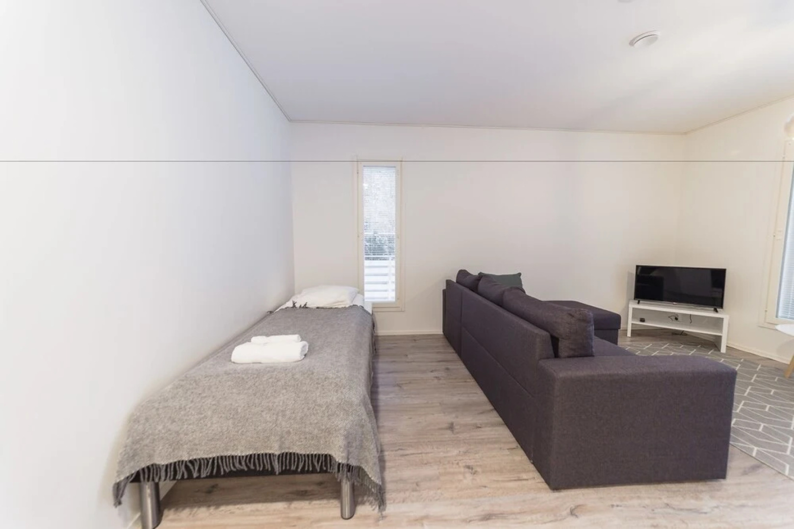 SSA Spot spacy 2-room apt ID 5003B5