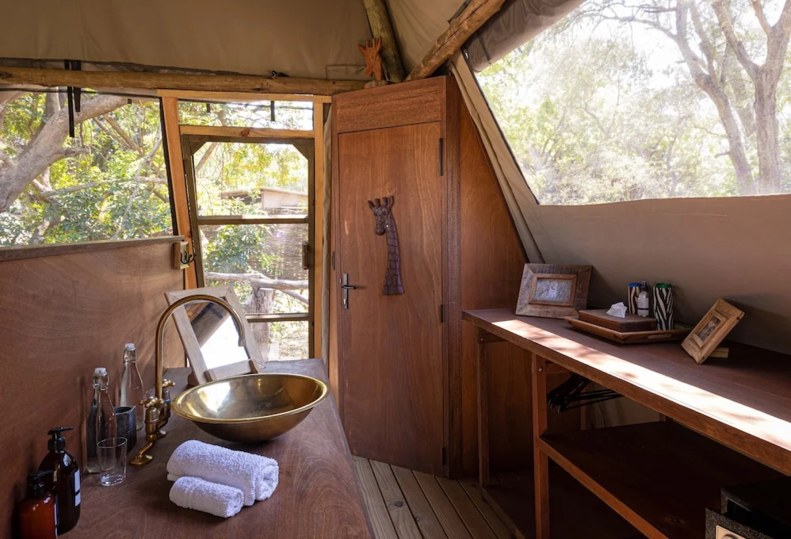 Shawa Luangwa Camp