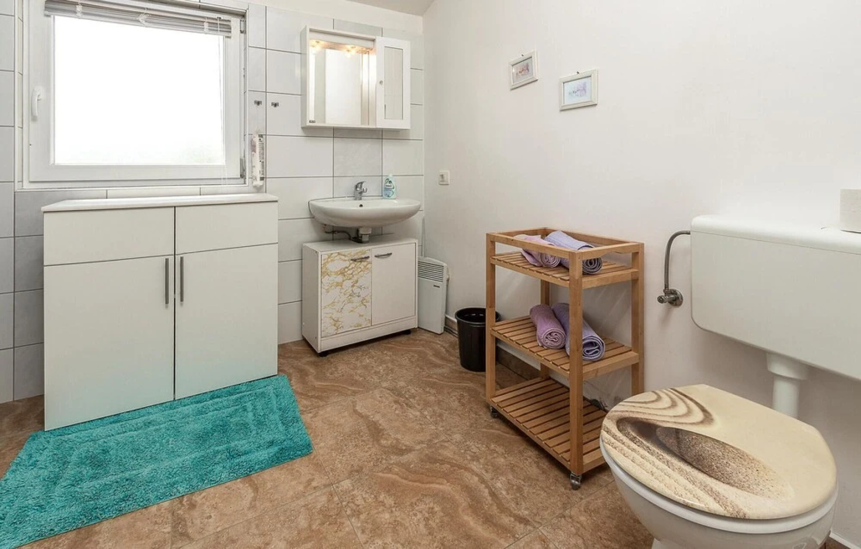 Nice Home in Trget With Wifi, 4 Bedrooms and Outdoor Swimming Pool