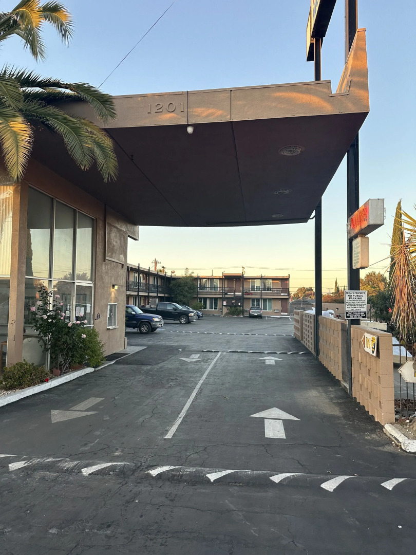 Royal Motel Tracy Llc