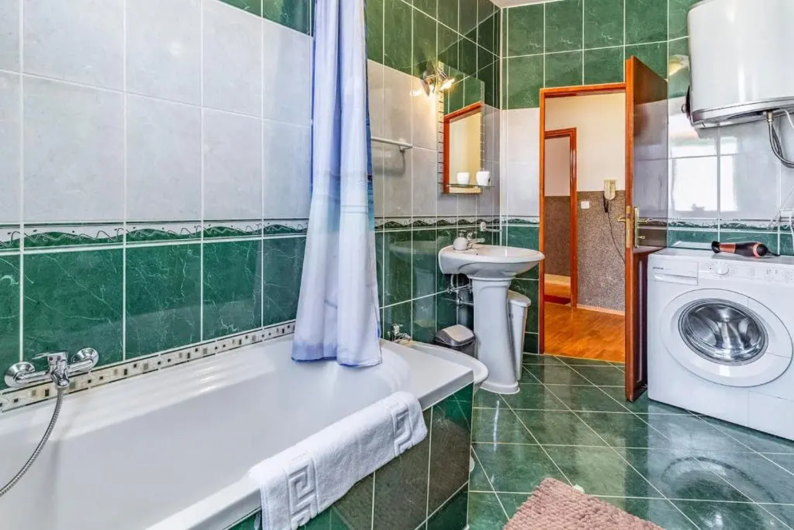 All Seasons Apartment