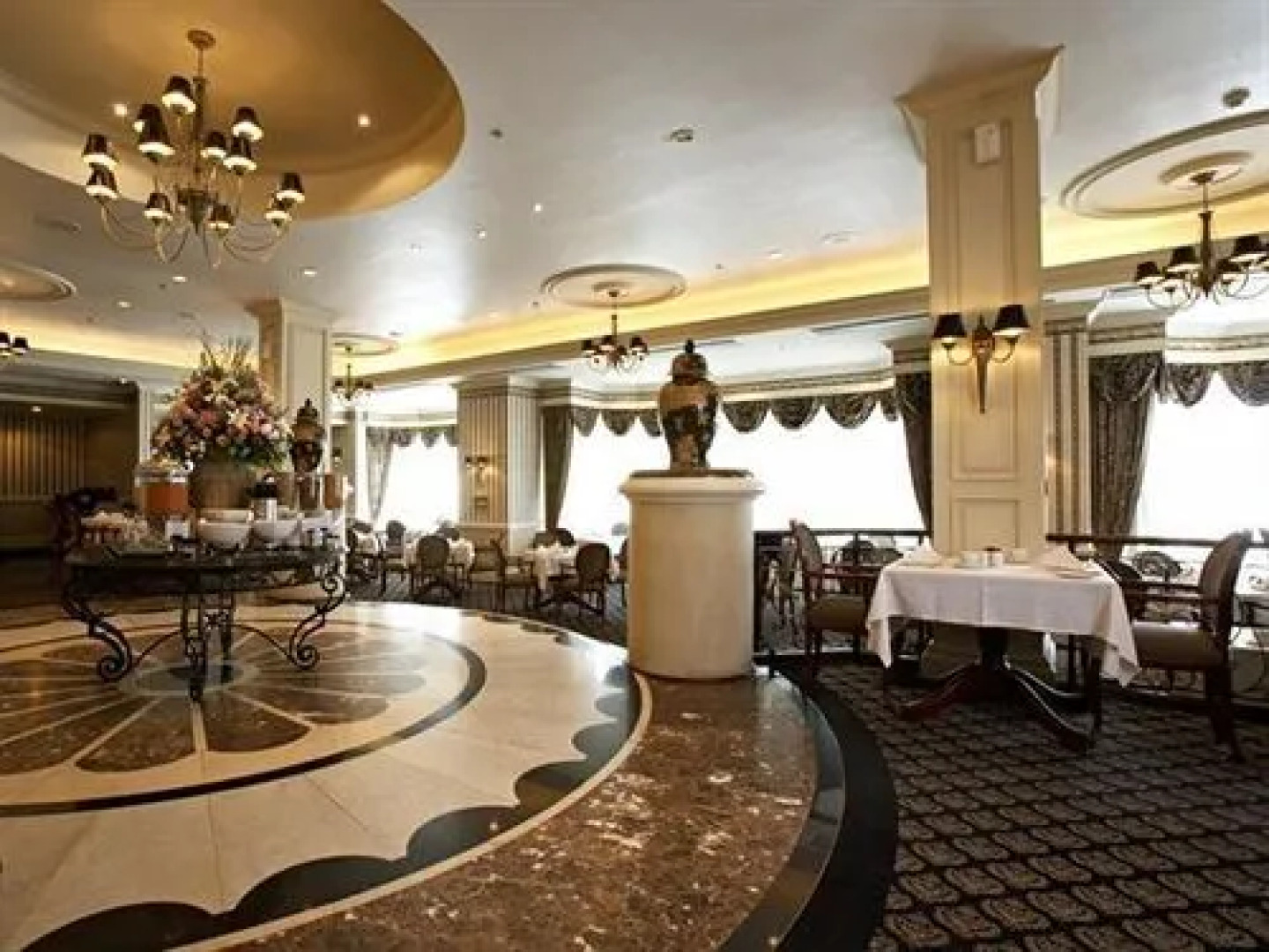 Graceland Hotel & Casino Country Club