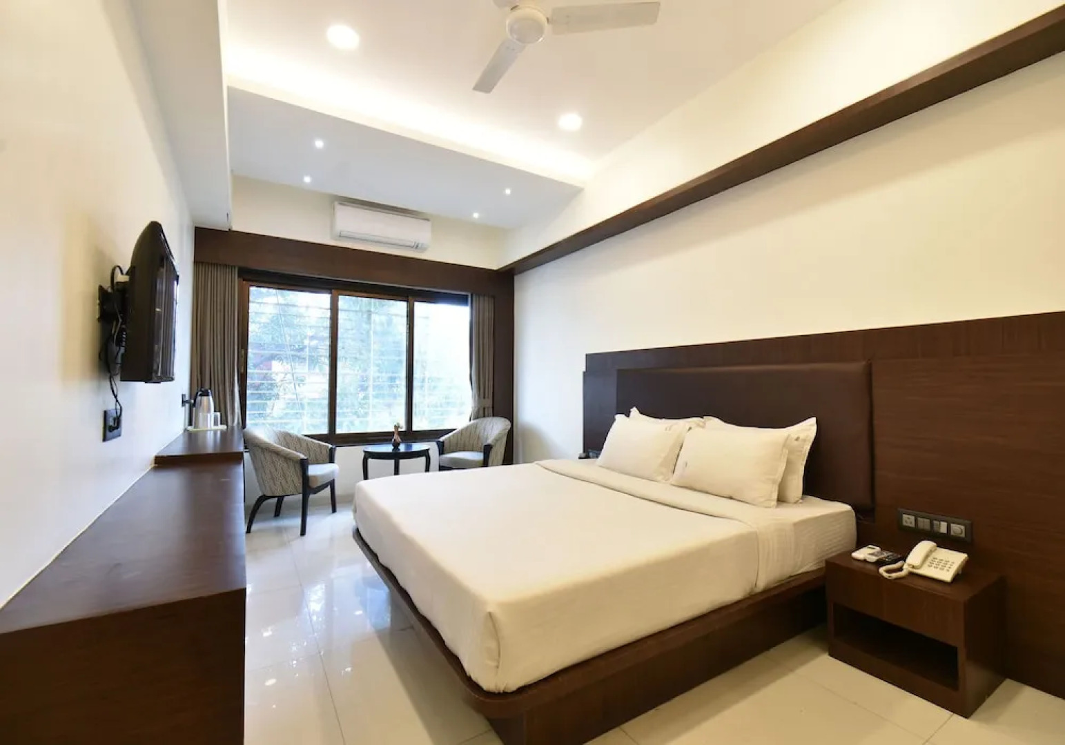 Vista Rooms At M.P Law College