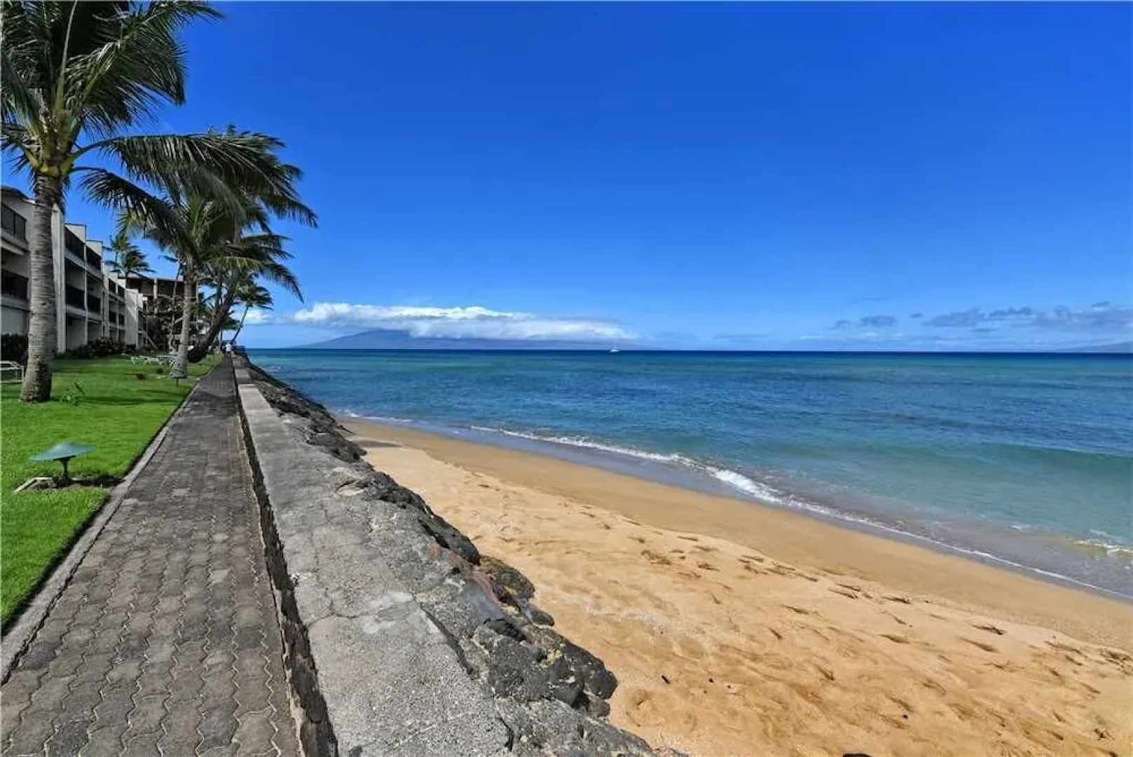 Lokelani #C104 - 1 Br condo by RedAwning