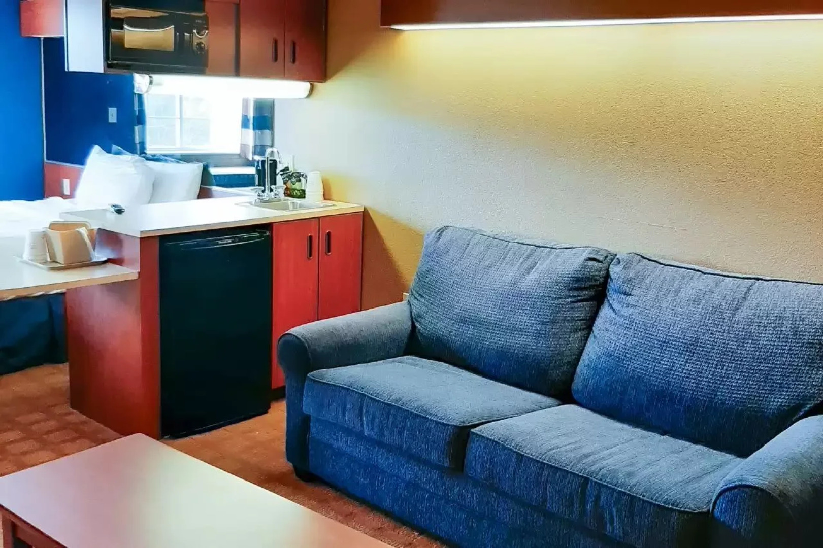 Russell Inn & Suites