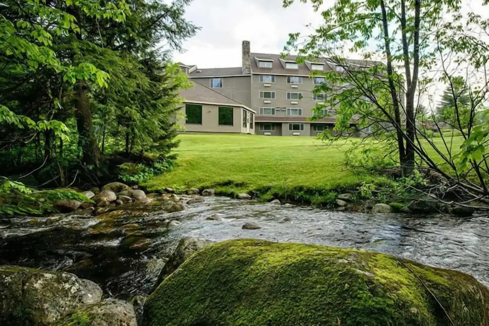 Snowy Owl Inn And Resort