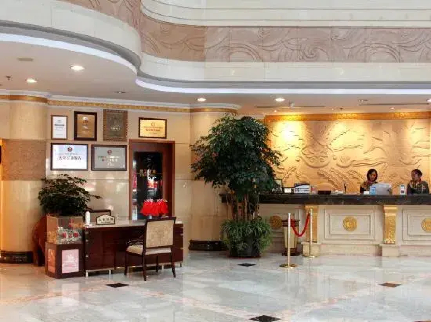 Chuxiong WeishengXiongbao Hotel
