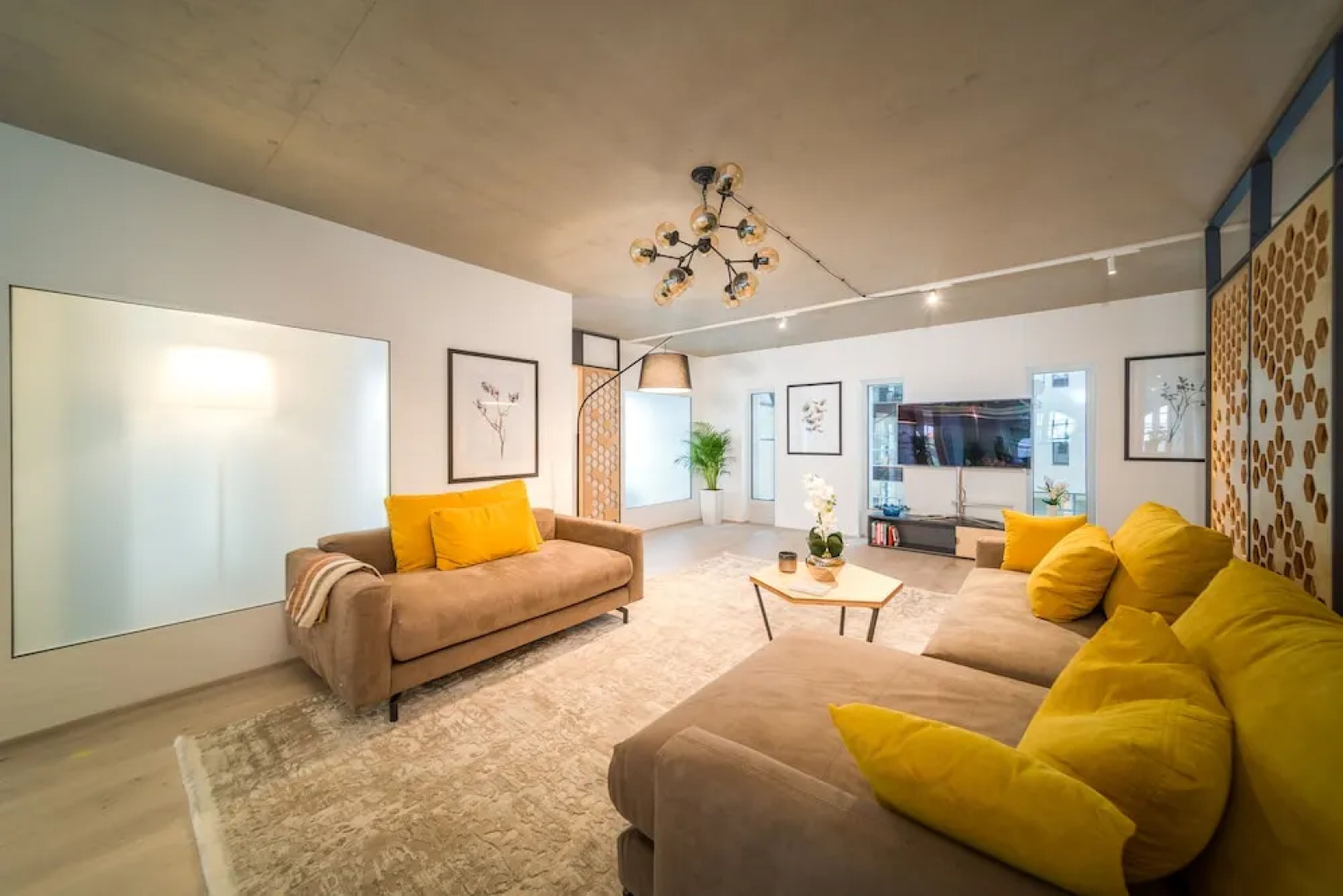 LUXURIOUS CITY CENTRE APARTMENT VEVEY by GUESTLEE