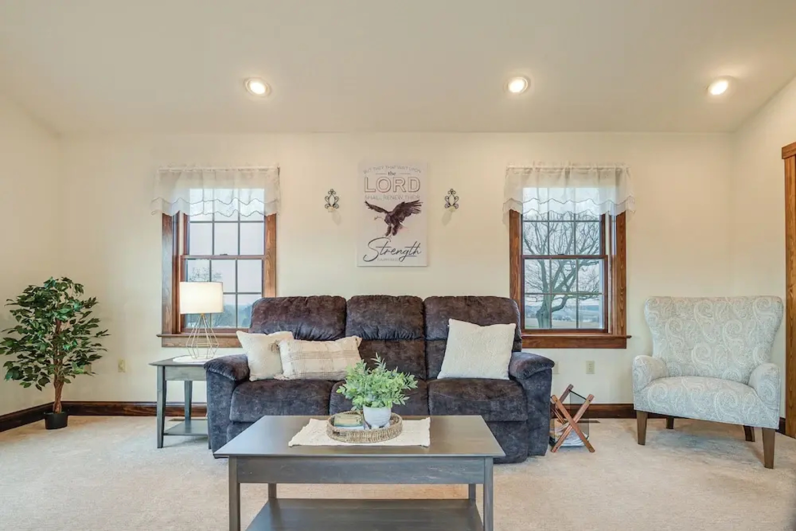 4 Mi to the Amish Village: Spacious Home w/ Deck!