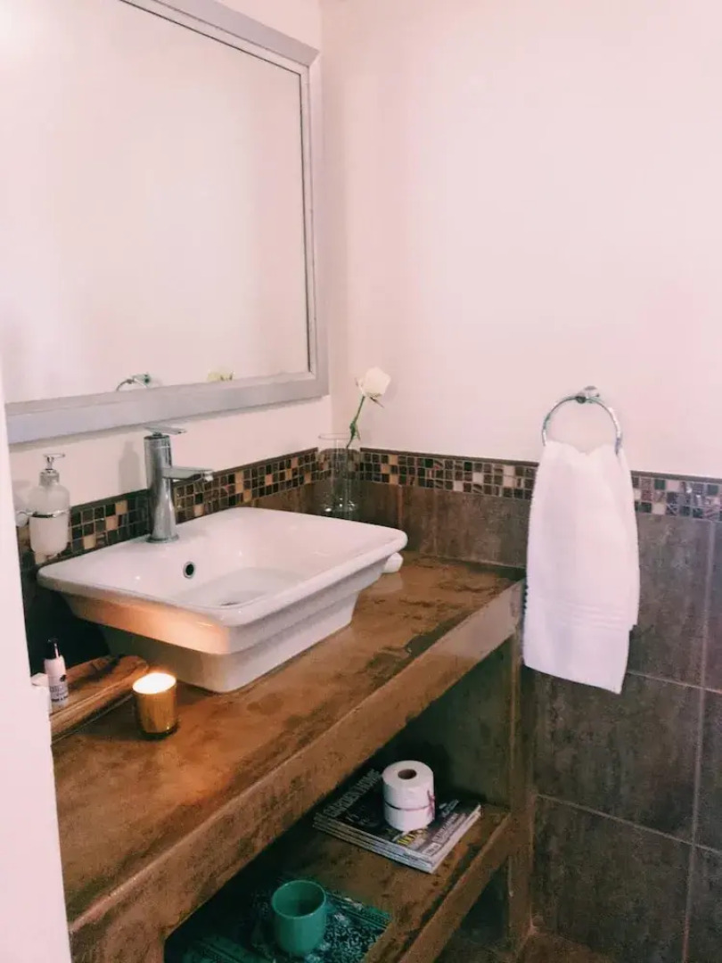 The Hedge Guesthouse