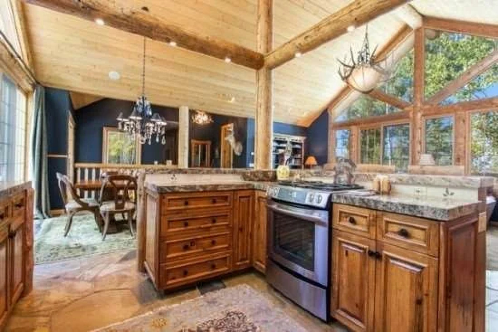 Tall Timbers Lodge - 5 Bedrooms Home