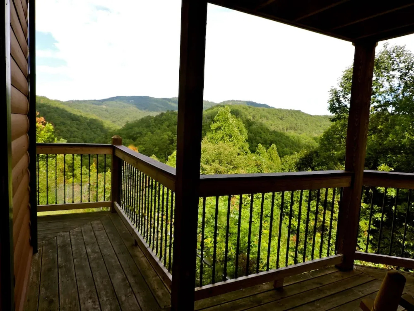 Wolfsong Lodge 5 Bedrooms 4.5 Bathrooms Cabin