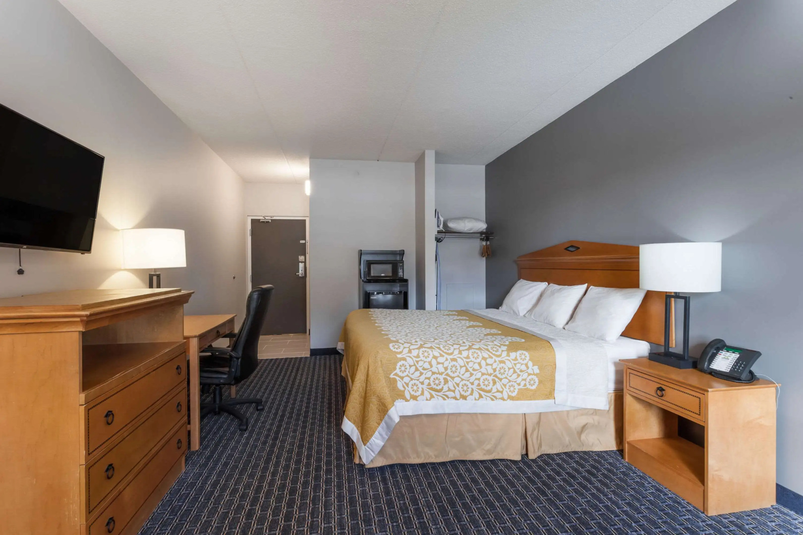 Days Inn & Suites by Wyndham Lancaster Amish Country