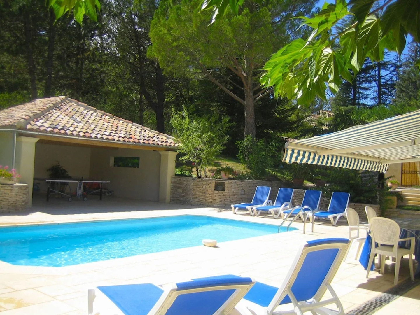 Attractive Holiday Home in Céreste With Swimming Pool