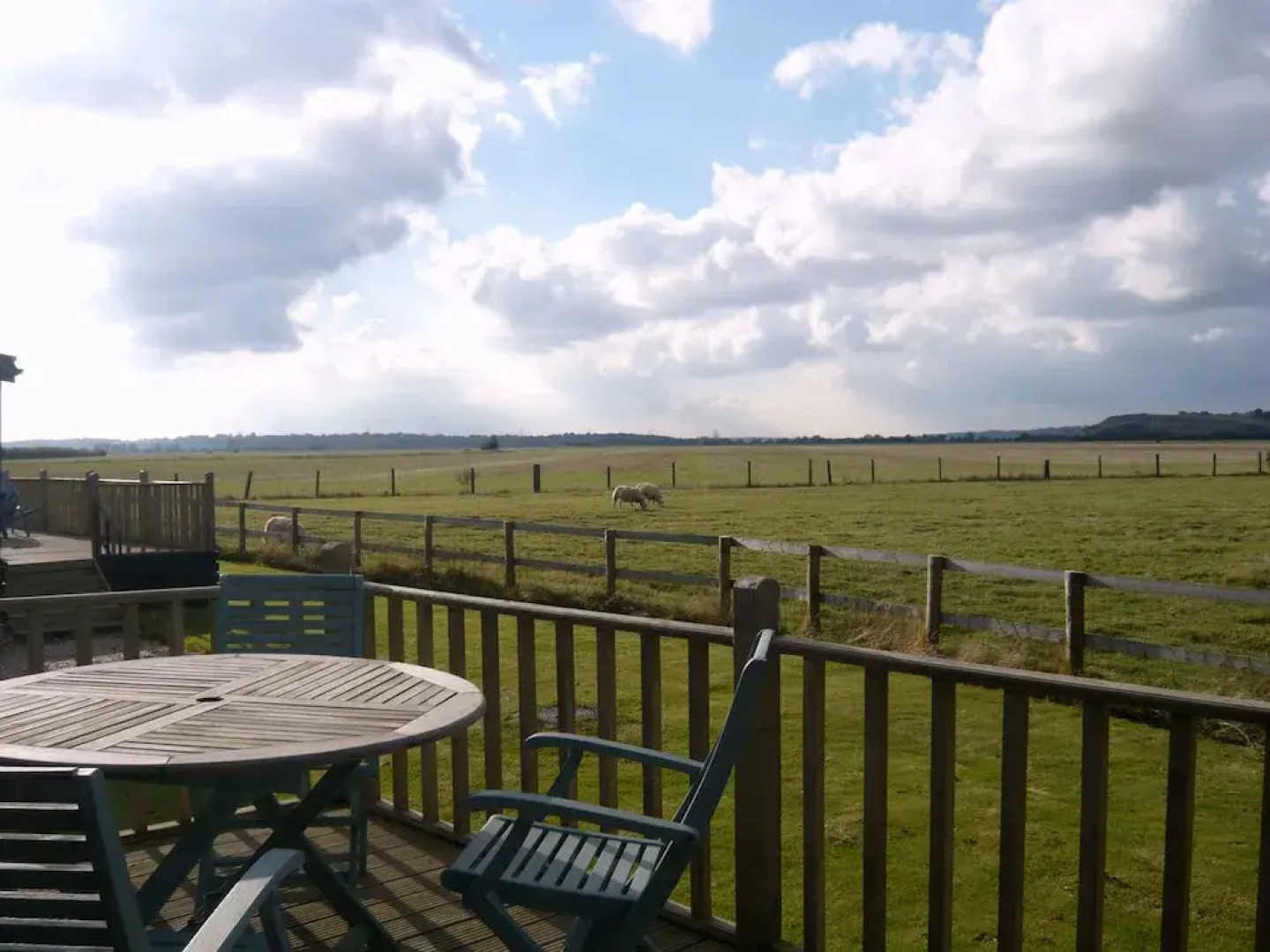 Cosy Pine Lodge With far Reaching Country Views and Large sun Deck