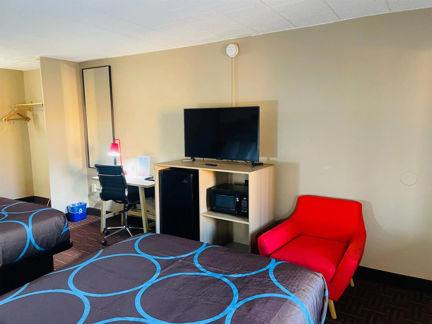 Super 8 by Wyndham Gloucester